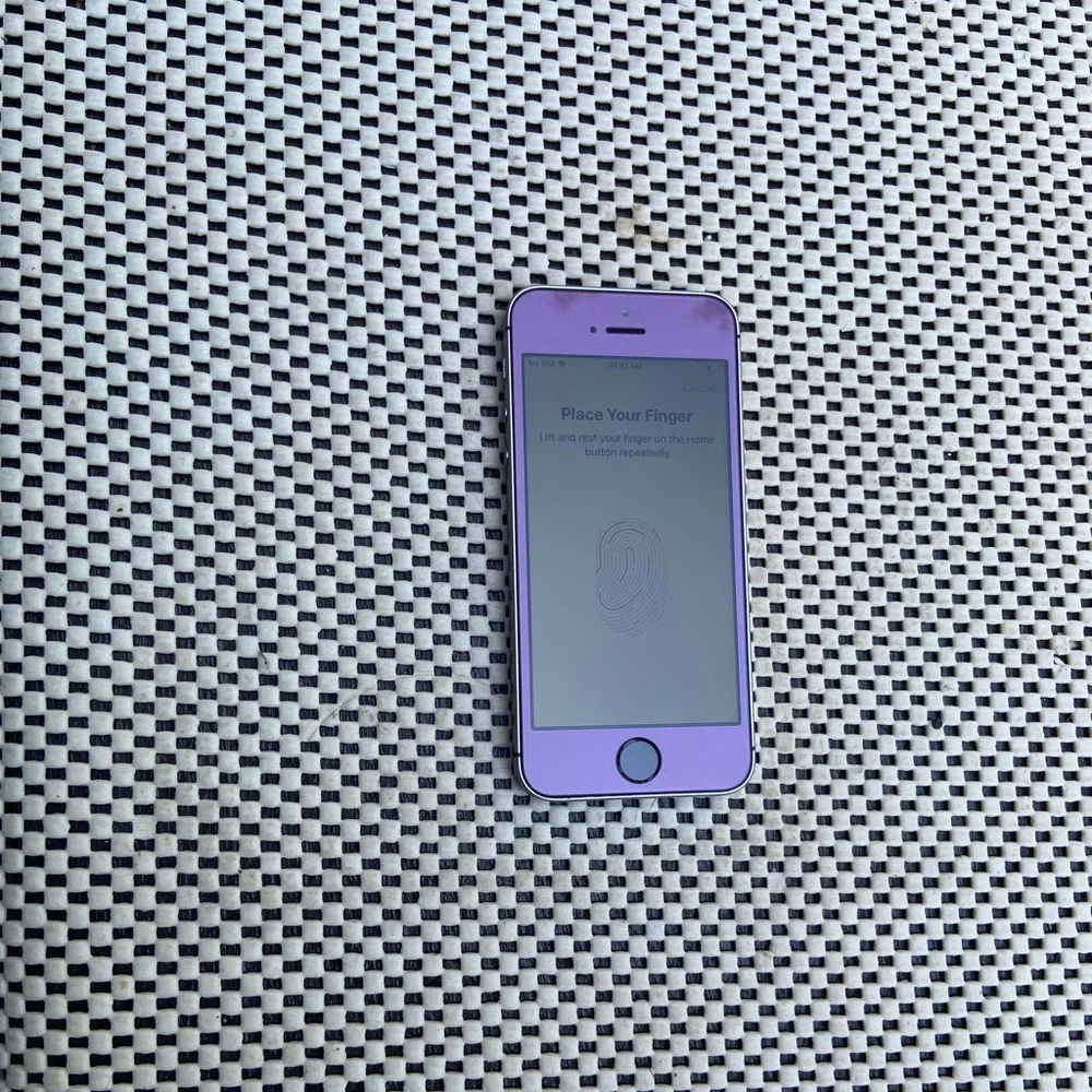 iPhone SE Custom Purple 32gb Unlocked Mint Condition
